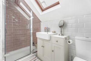 Ensuite- click for photo gallery
